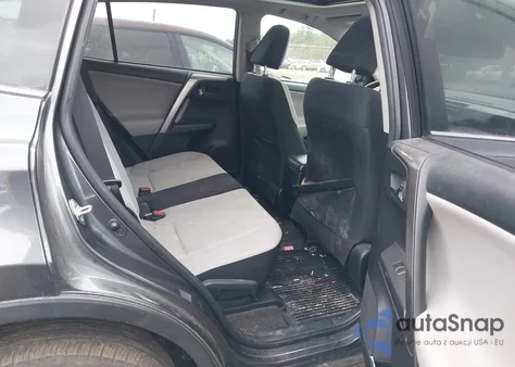 2018 Toyota Rav4 Xle z USA, uszkodzony, nr VIN JTMRFREV2JD240904